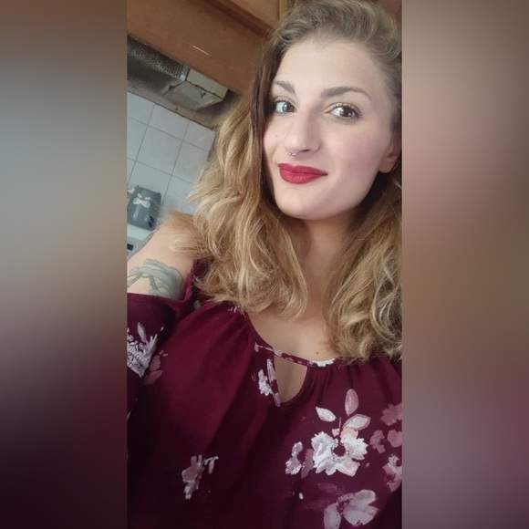 Meet your Posher, Lisa!☮️ - Picture 7 of 12